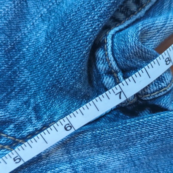 Silver Jeans Co "Twisted" Distressed Jeans - Picture 9 of 11